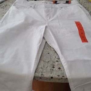 Gloria Vanderbilt White Capris